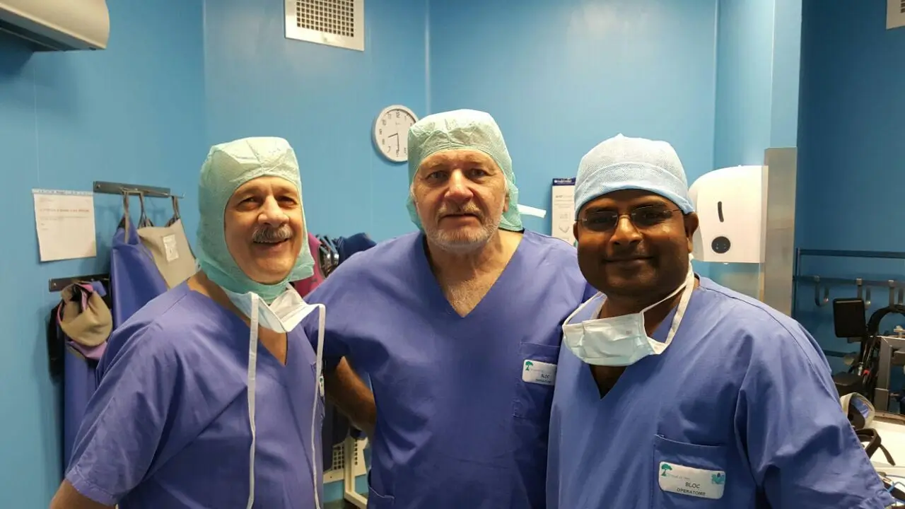 Spinal surgery training in France loading=