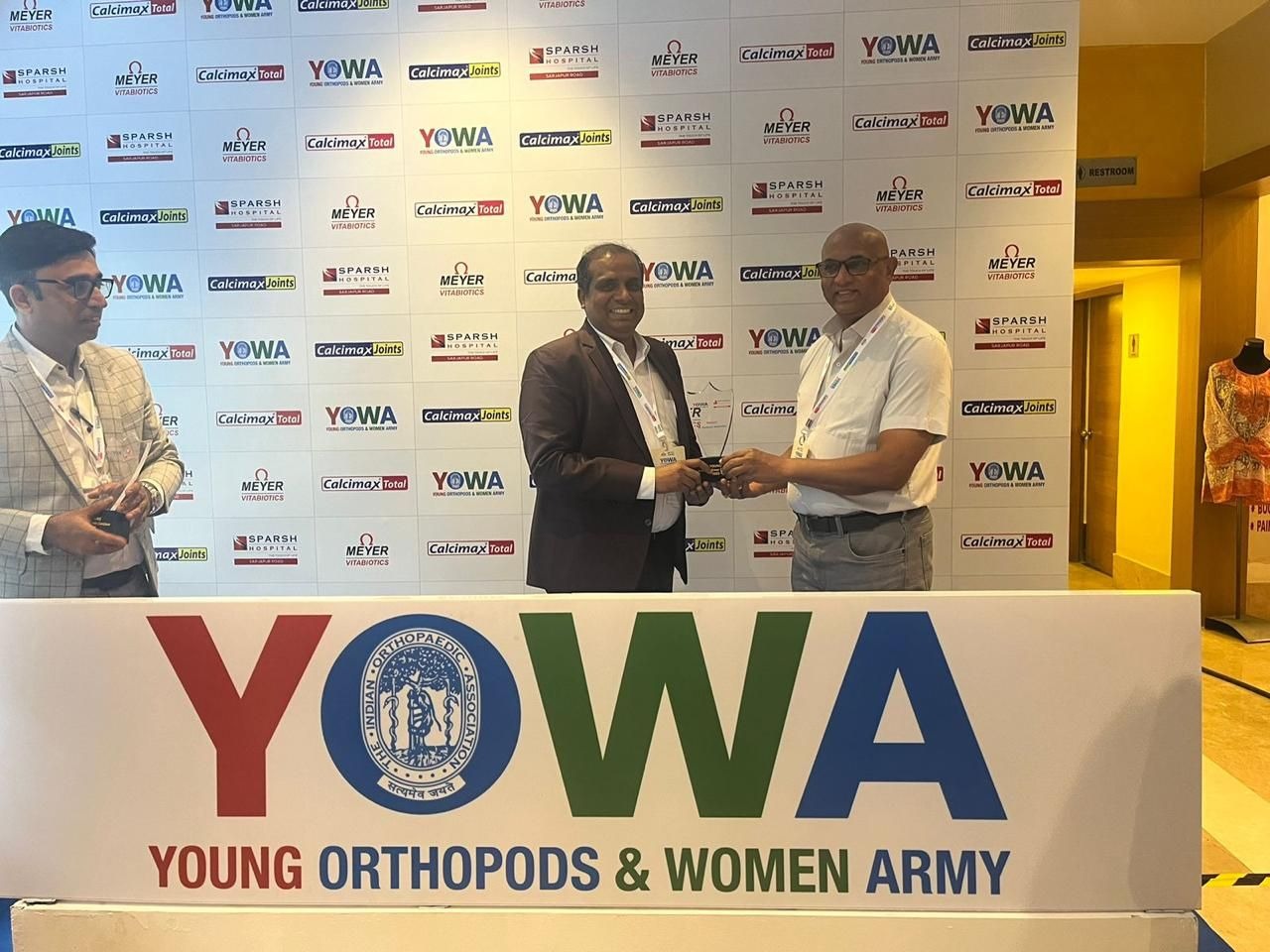 Multiple panel discussions and Presentation loading=