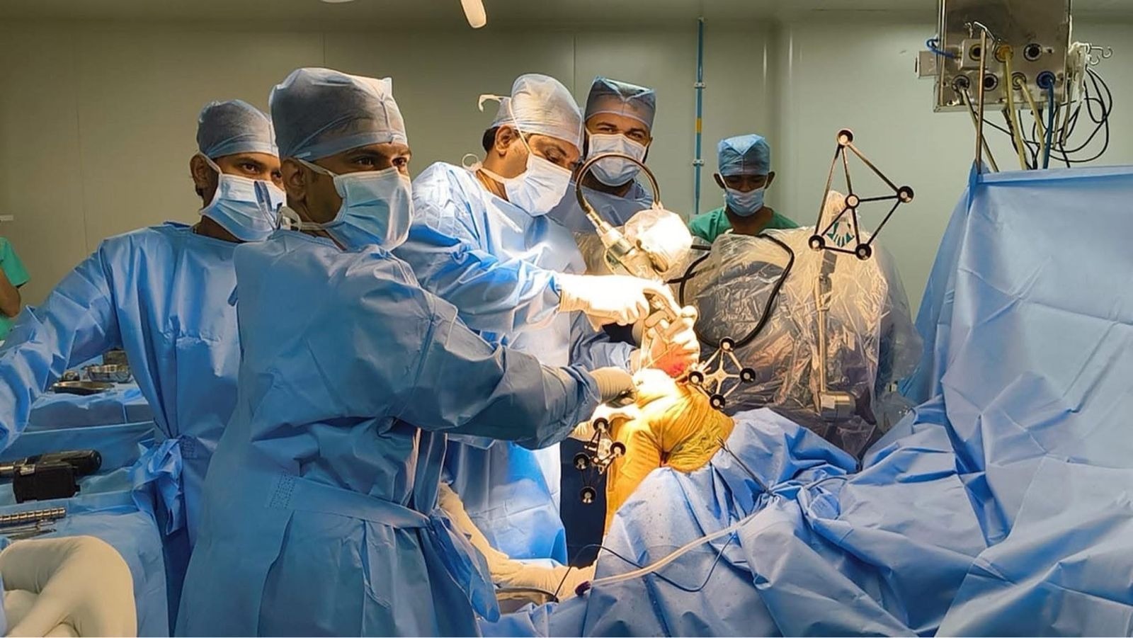 The SPARSH Arthroplasty Team  loading=