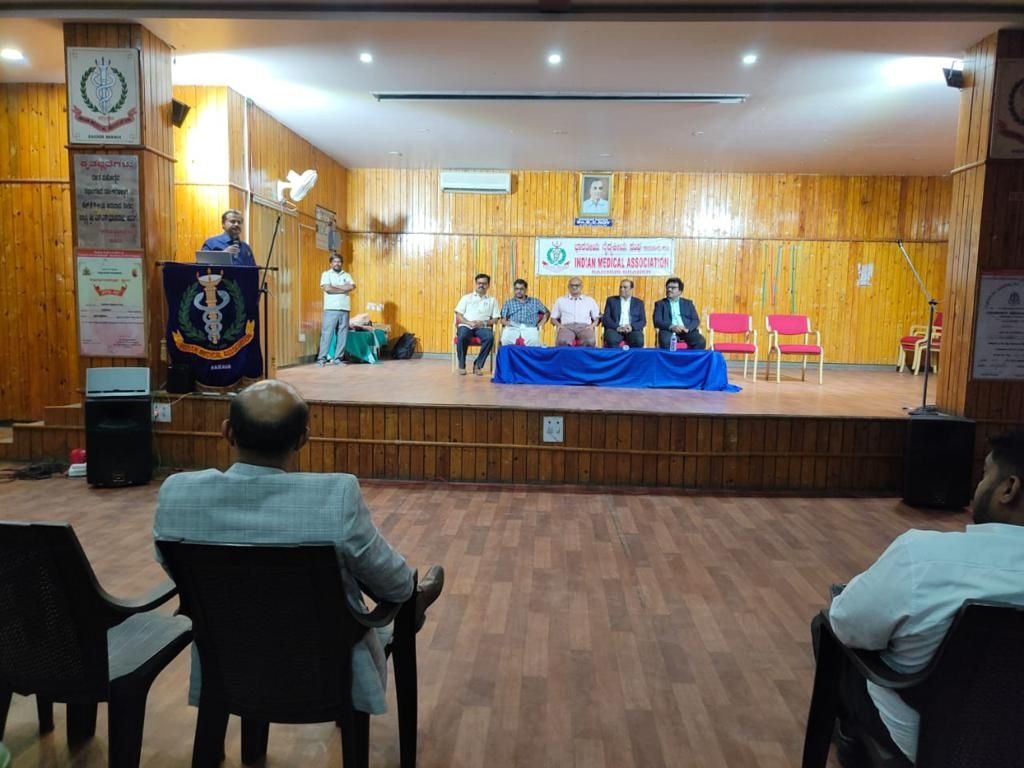 IMA RAICHUR on ROBOTICS in orthopaedics loading=